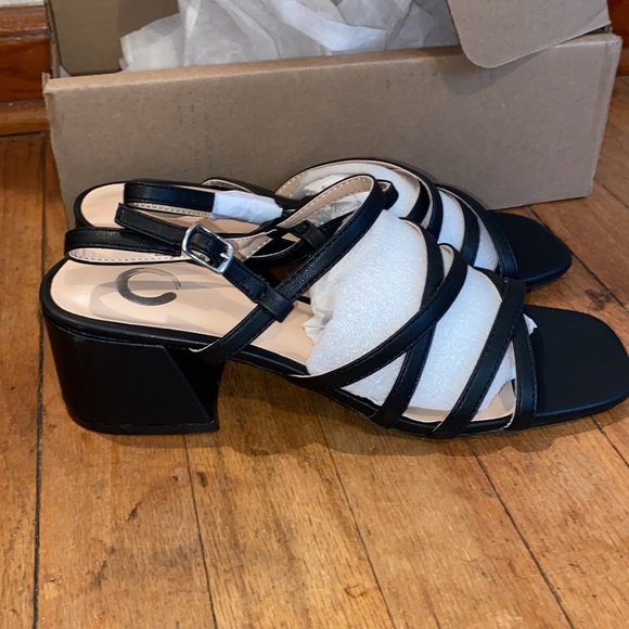 Short black heels - Picture 2 of 3